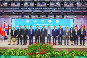  រដ្ឋមន្ត្រីក្រសួងបរិស្ថាន ស្រាយចម្ងល់ជុំវិញការយល់ច្រឡំពាក់ព័ន្ធនឹងគម្រោងរេដបូក, ការលក់ឥណទានកាបូន មិនមែនបម្រើឱ្យផលប្រយោជន៍បុគ្គល ឬក្រុមហ៊ុនឯកជនទេ តែបម្រើដល់ការដោះស្រាយបញ្ហាប្រែប្រួលអាកាសធាតុ 